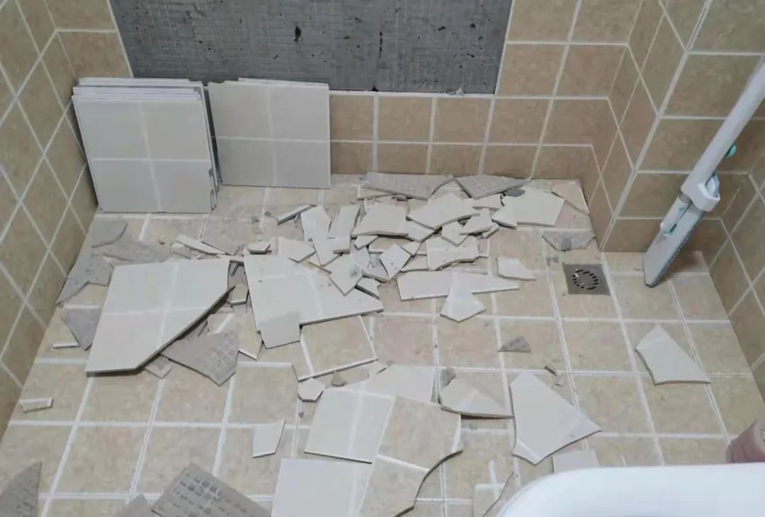 墙面瓷砖烂了用什么可以修饰呢(墙面瓷砖烂了用什么可以修饰呢图片)